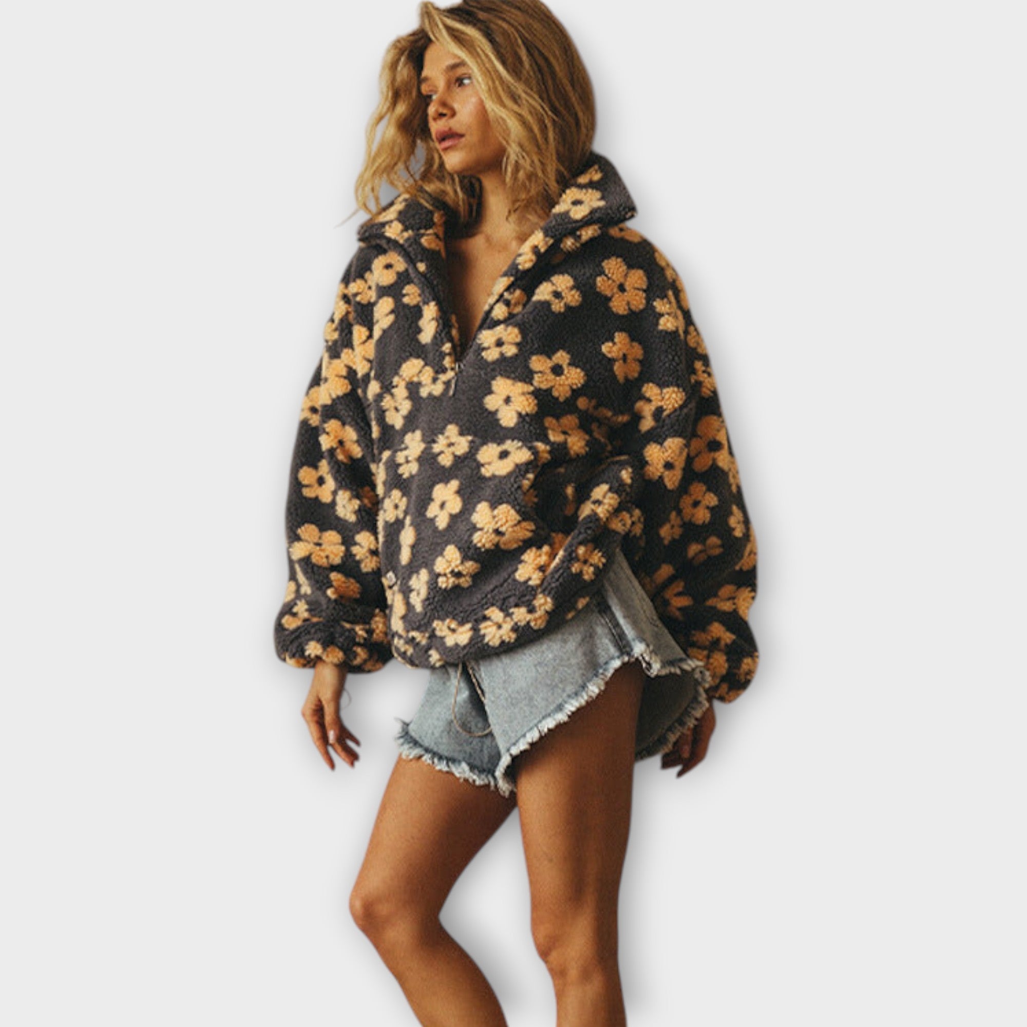 Almira™ | Fleece med Blommig Charm