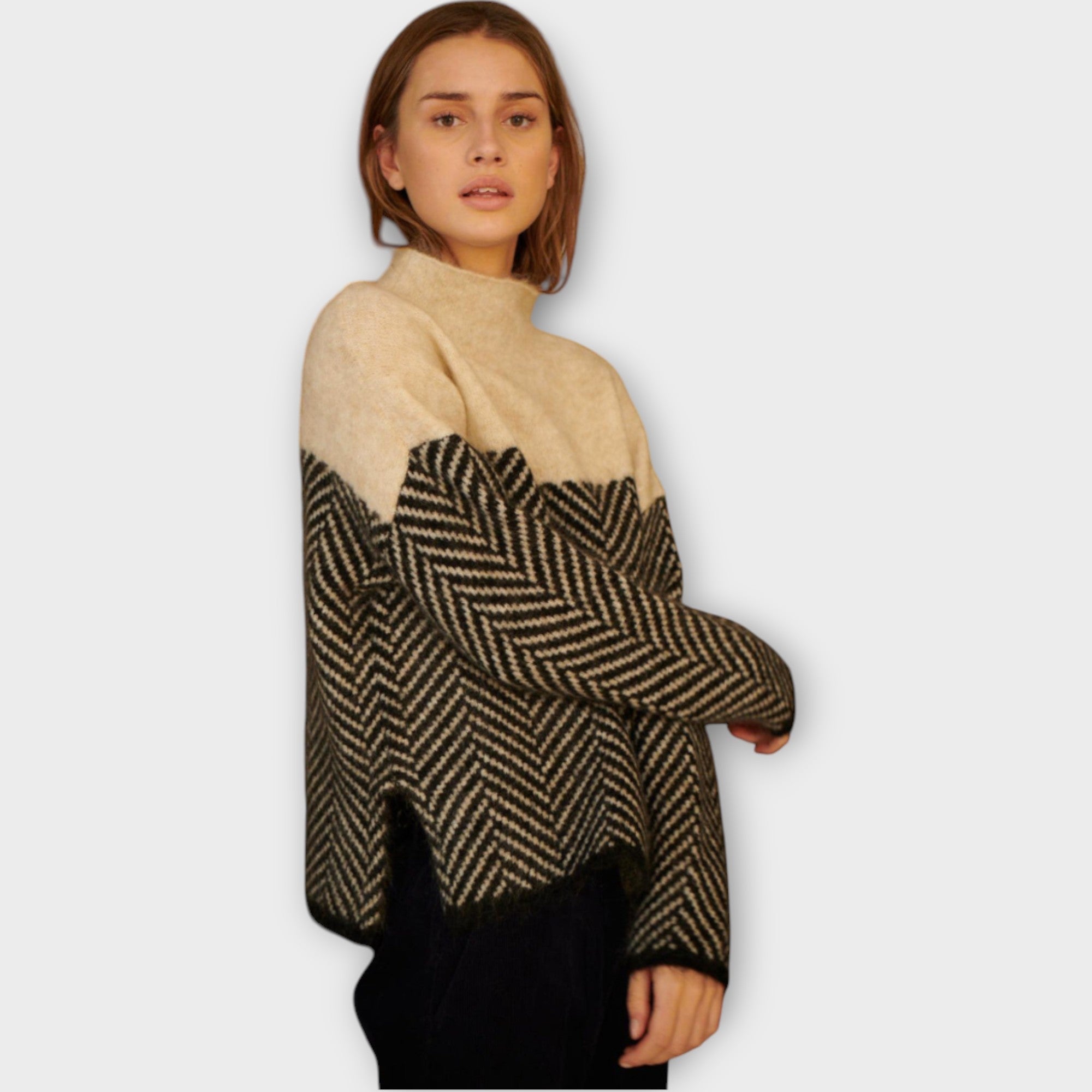 Nerelle|Tidlös stickad tröja med skandinavisk elegans