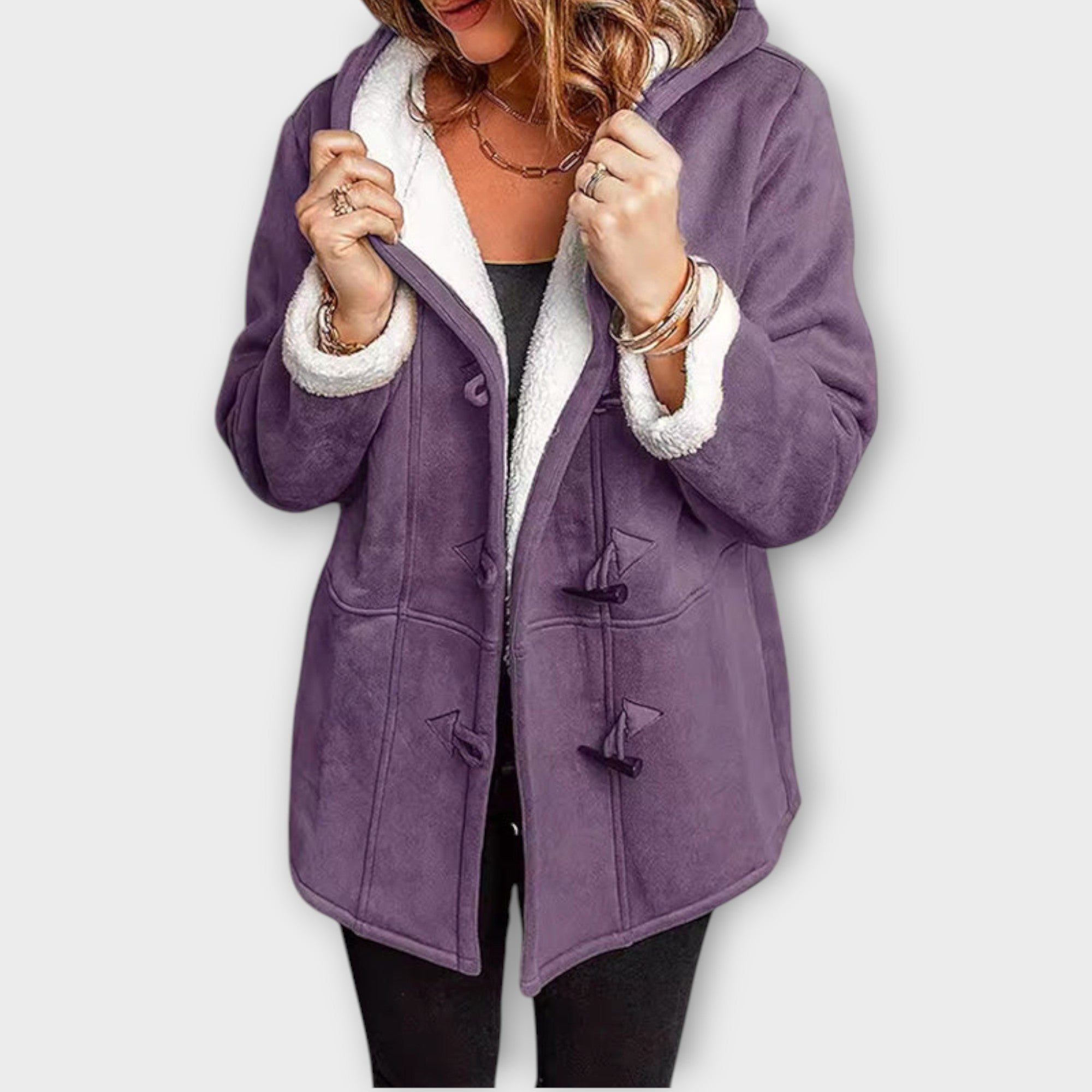 Alina™ – Elegant kapp i mockaimitation med mjuk fuskpälsfoder