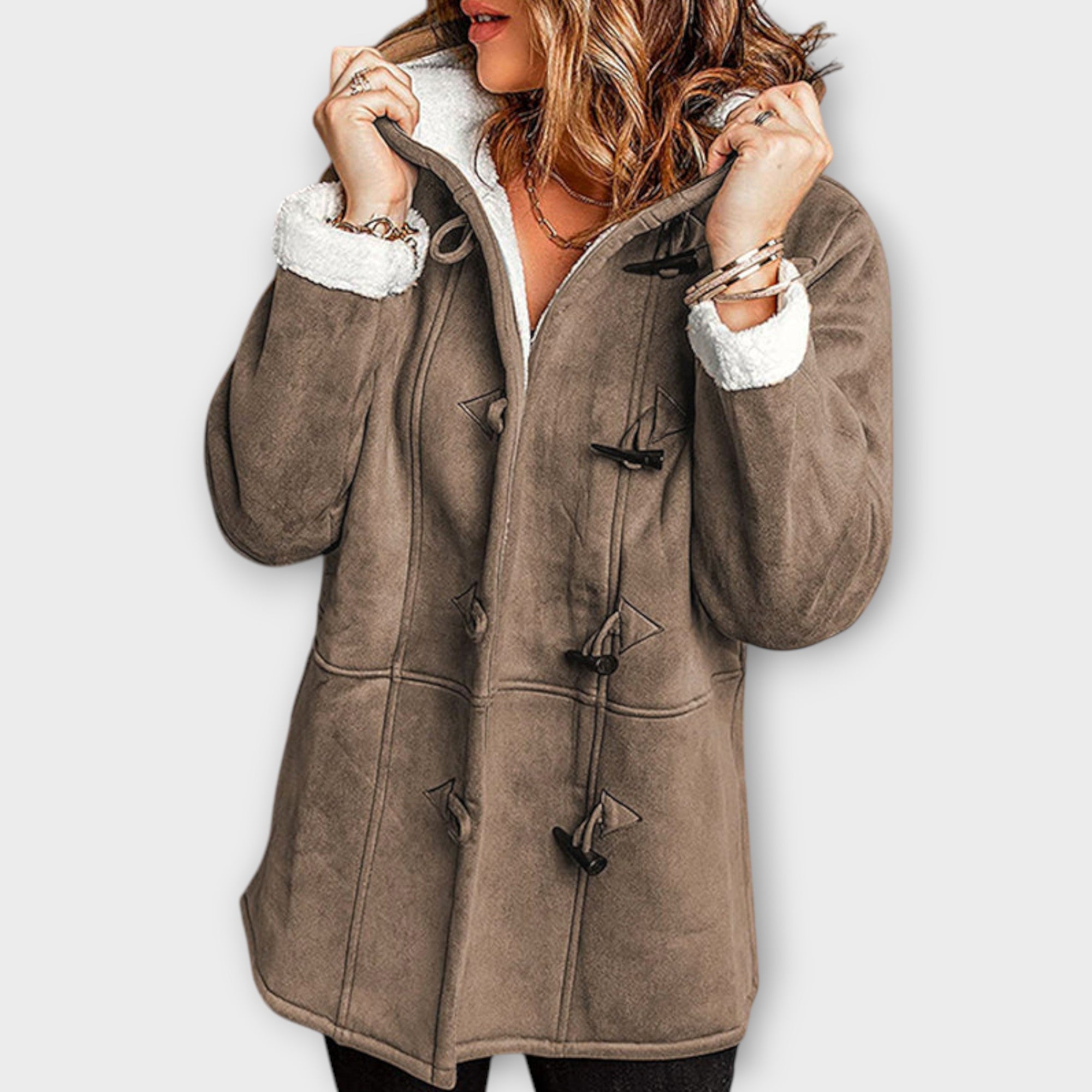 Alina™ – Elegant kapp i mockaimitation med mjuk fuskpälsfoder